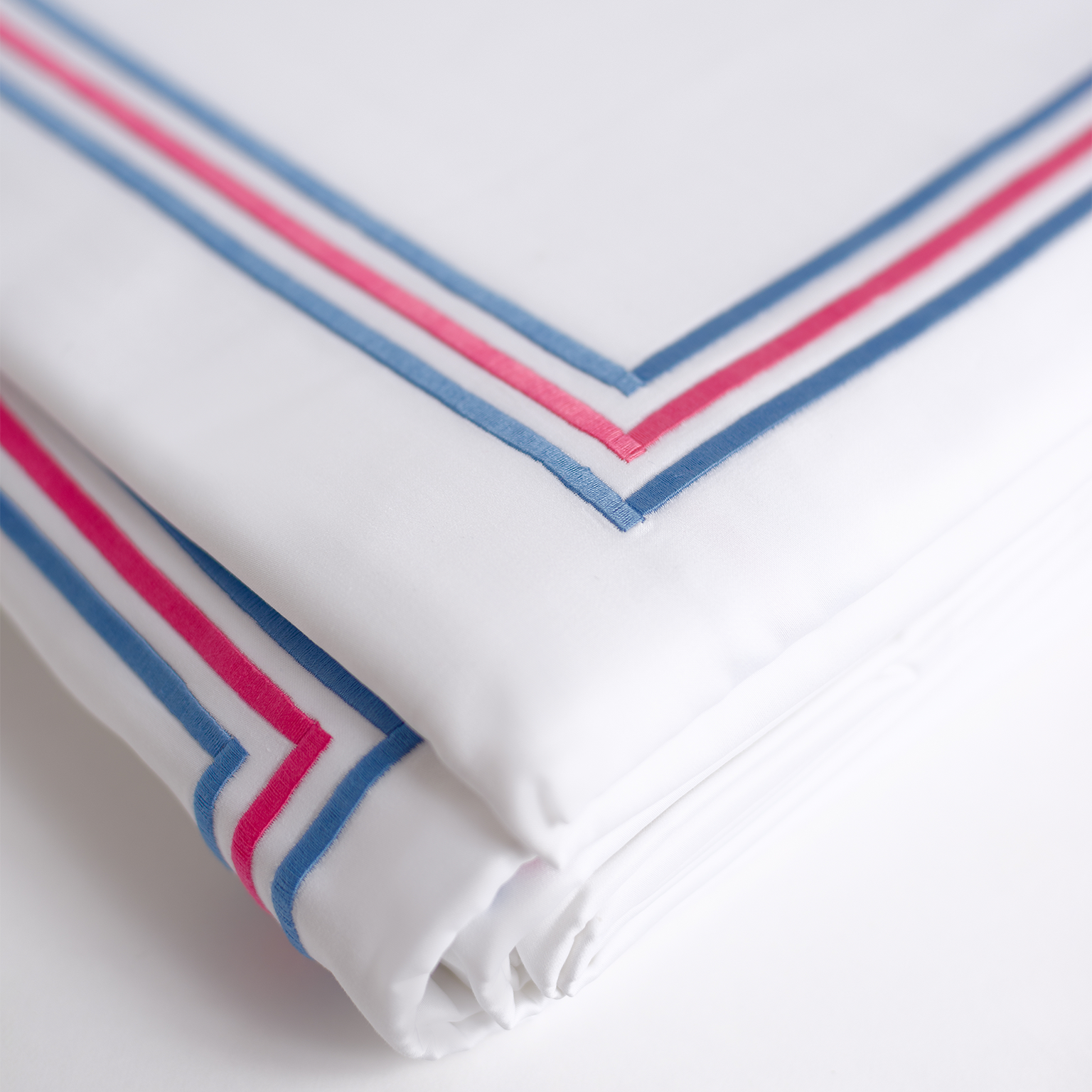 Bed Set - White Sateen & Bi-Colour 3 Bourdon Embroidery