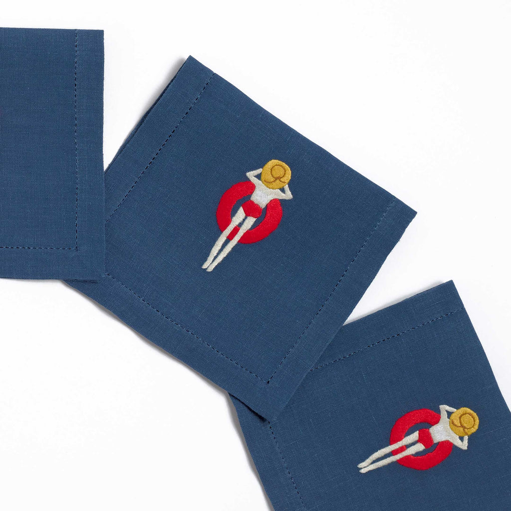 Table - Drink Placemat - Femme sur Lin Bleu (Hand Embroidered)