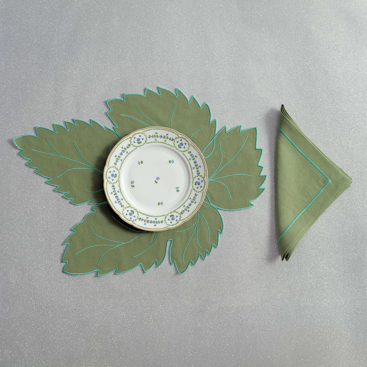 Foglia di Vite embroidered vine leaf placemat — Maison Alia