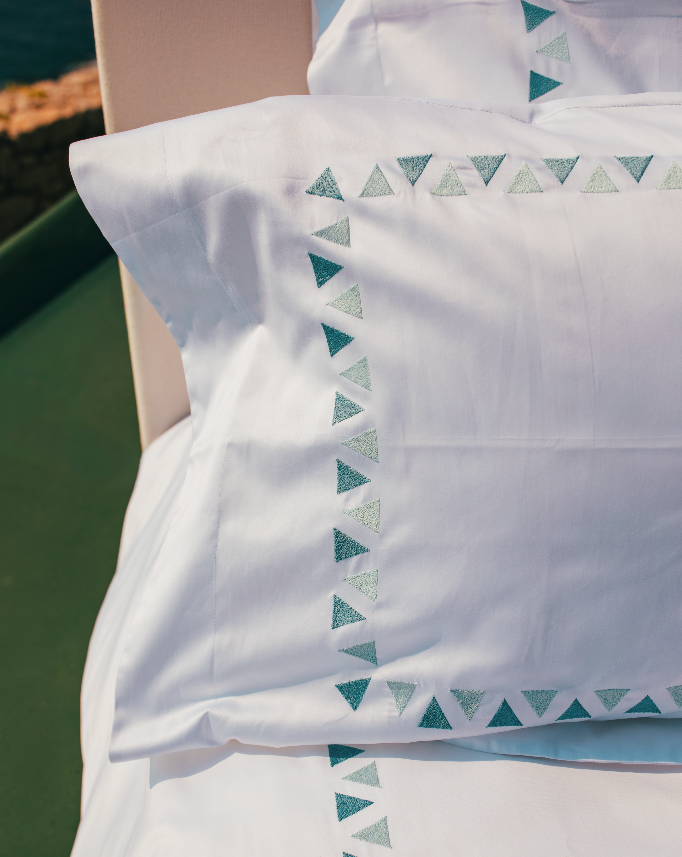 Triangoli Colorati luxury bed set by Maison Alia - vibrant geometric triangles duvet cover - view 1