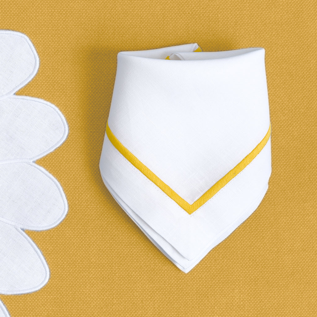 Marguerites embroidered daisy detail on white linen