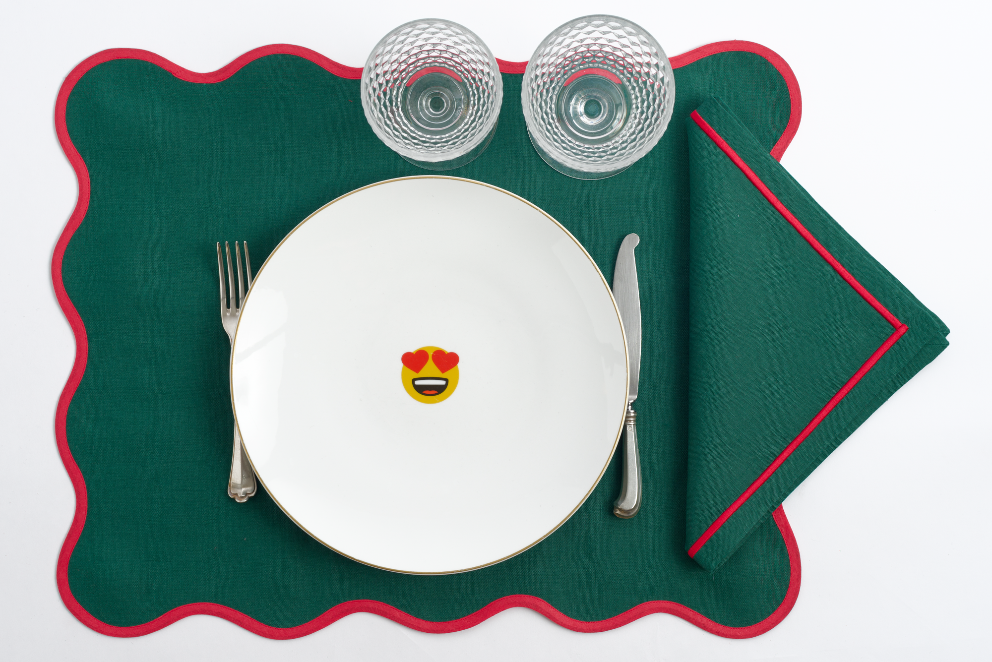 Table - Placemat - Green Linen & Red Scallop Edge