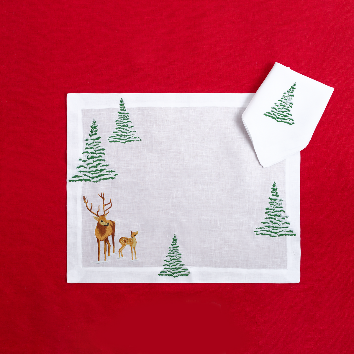 Cervi e Abeti embroidered deer and fir trees linen placemat and napkin set — Maison Alia