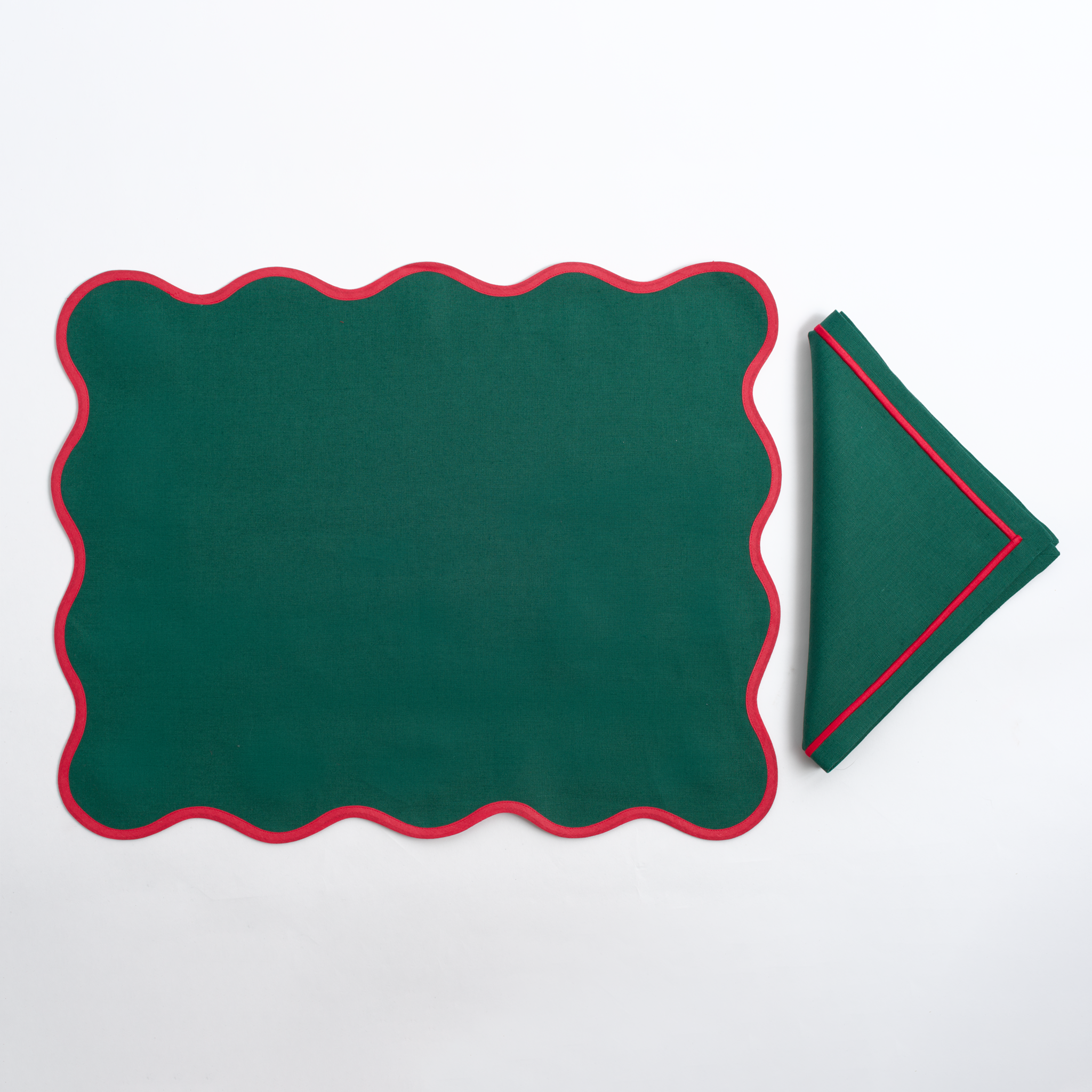 Table - Placemat - Green Linen & Red Scallop Edge